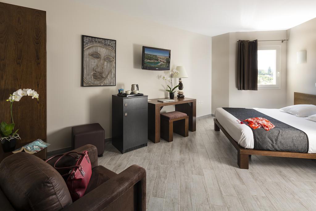 Le Ya'Tis Otel Saint-Laurent-des-Arbres Dış mekan fotoğraf