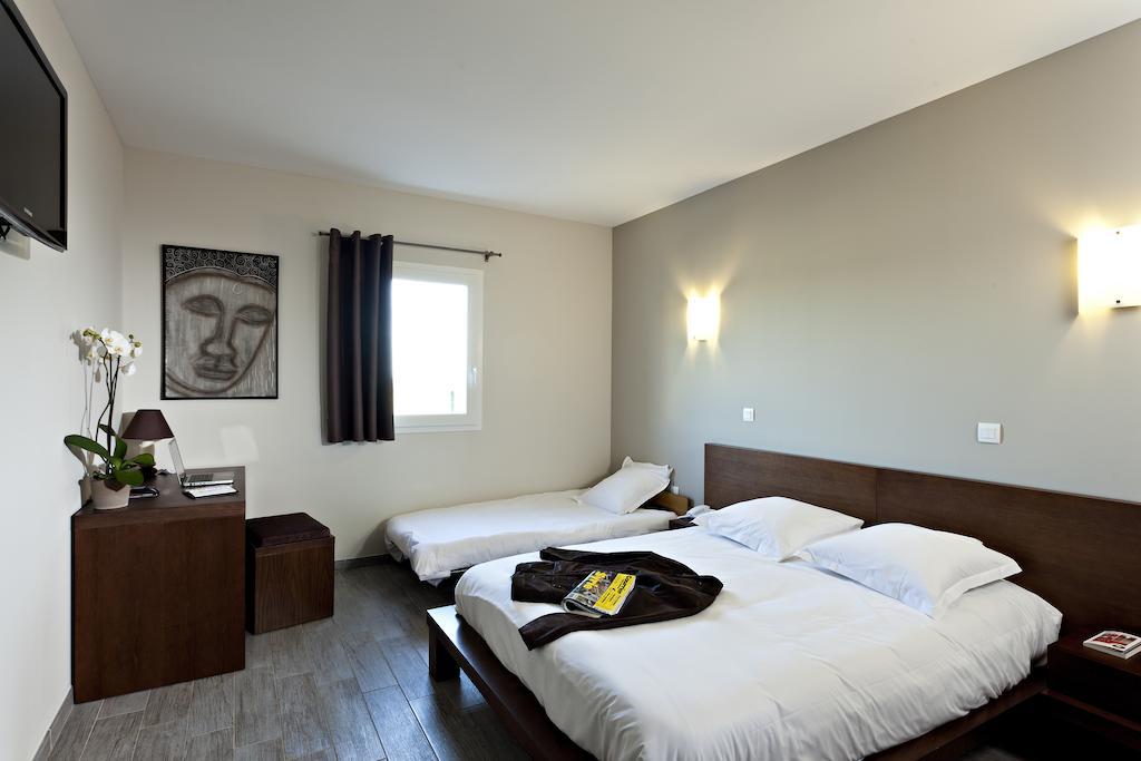 Le Ya'Tis Otel Saint-Laurent-des-Arbres Dış mekan fotoğraf