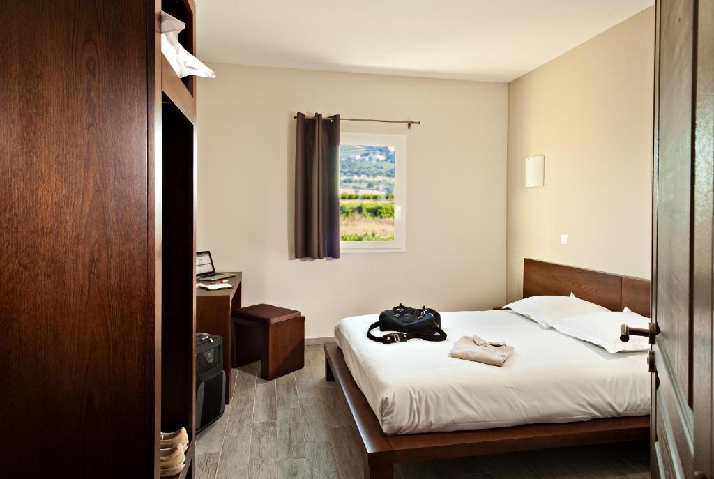 Le Ya'Tis Otel Saint-Laurent-des-Arbres Oda fotoğraf