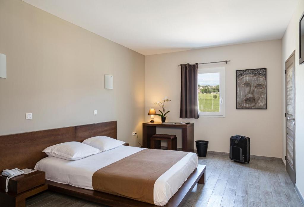 Le Ya'Tis Otel Saint-Laurent-des-Arbres Oda fotoğraf