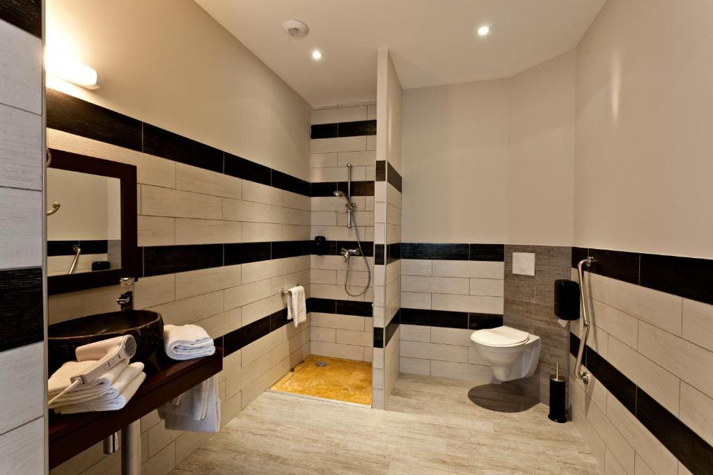 Le Ya'Tis Otel Saint-Laurent-des-Arbres Dış mekan fotoğraf